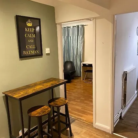 Huge And Affordable 3 Bedroom Flat In Hammersmith For 7 People With Welcome Breakfast London Exterior photo