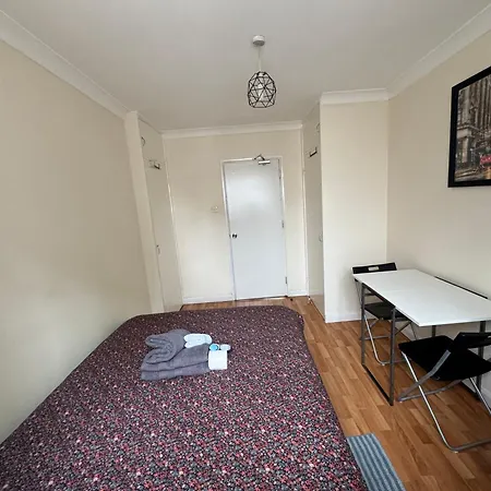 Huge And Affordable 3 Bedroom Flat In Hammersmith For 7 People With Welcome Breakfast London Exterior photo