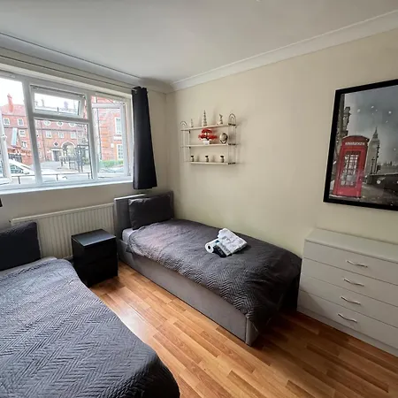 Huge And Affordable 3 Bedroom Flat In Hammersmith For 7 People With Welcome Breakfast London Exterior photo