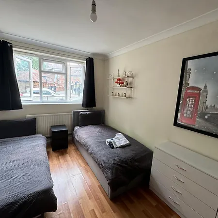 Huge And Affordable 3 Bedroom Flat In Hammersmith For 7 People With Welcome Breakfast London Exterior photo
