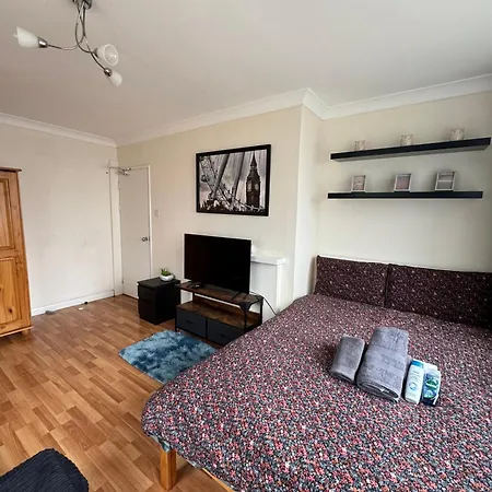 Huge And Affordable 3 Bedroom Flat In Hammersmith For 7 People With Welcome Breakfast London Exterior photo