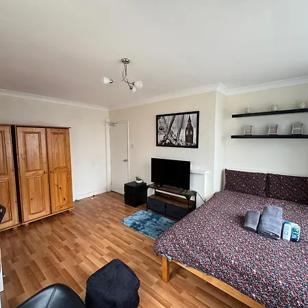 Huge And Affordable 3 Bedroom Flat In Hammersmith For 7 People With Welcome Breakfast London Exterior photo