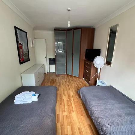 Huge And Affordable 3 Bedroom Flat In Hammersmith For 7 People With Welcome Breakfast London Exterior photo